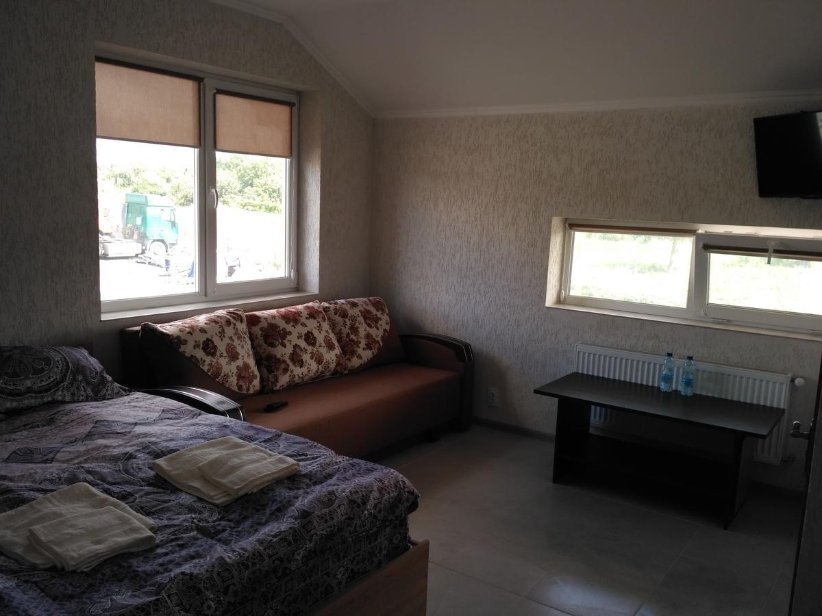 Motel Lutsk Bagian luar foto