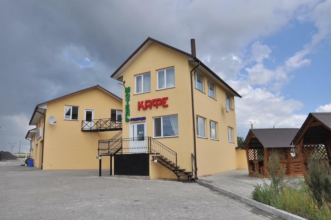 Motel Lutsk Bagian luar foto