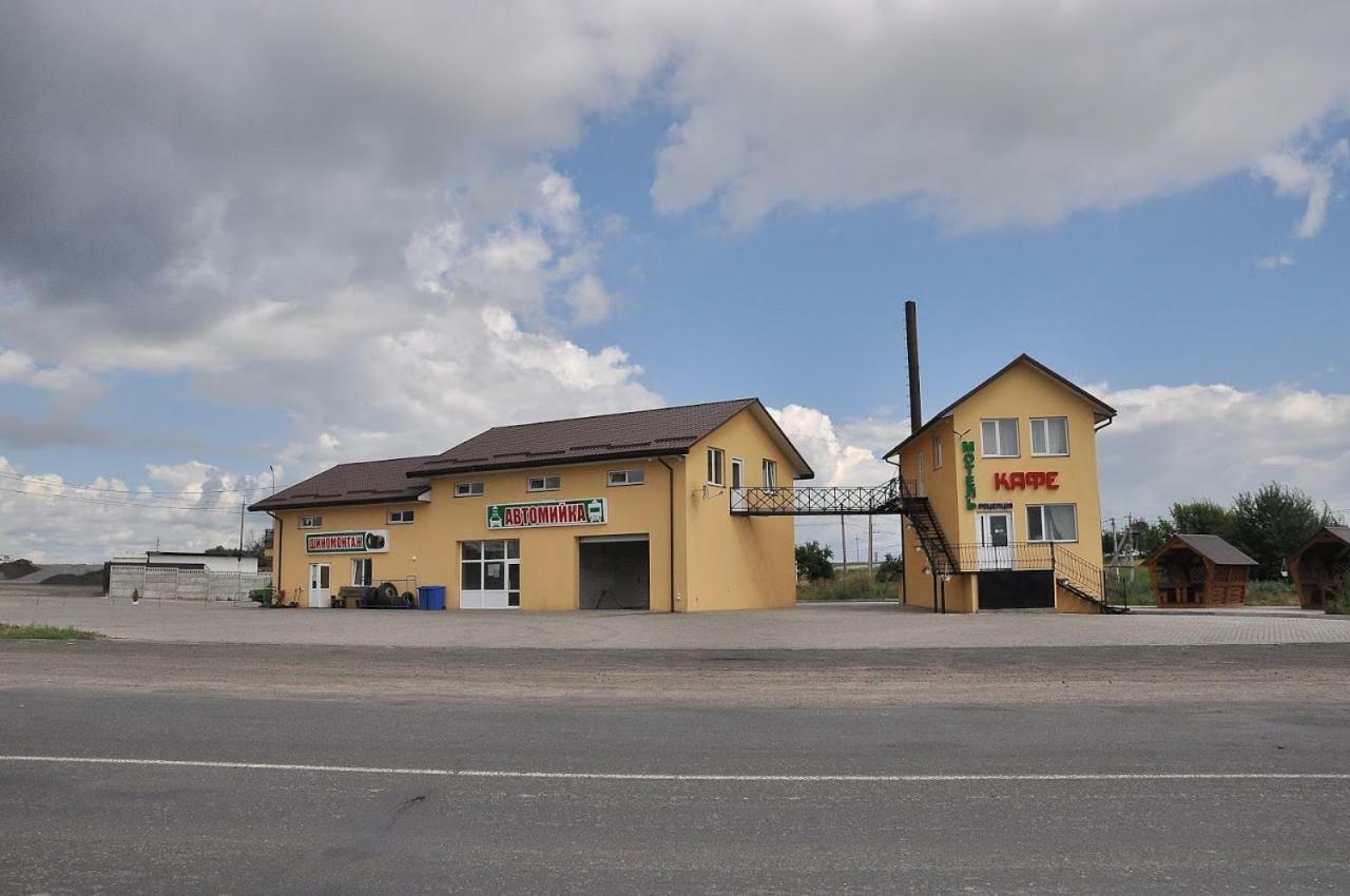 Motel Lutsk Bagian luar foto